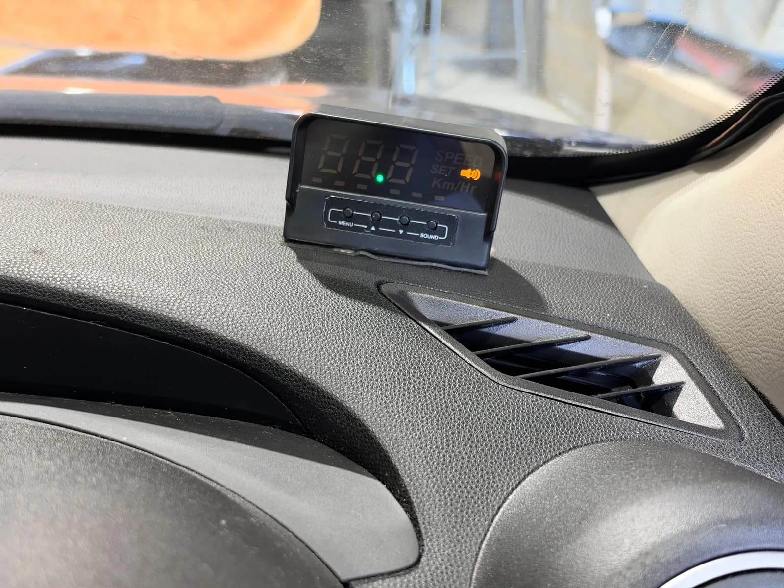 Parking sensor distance display fitted on the dash of a 2011 Mazda3