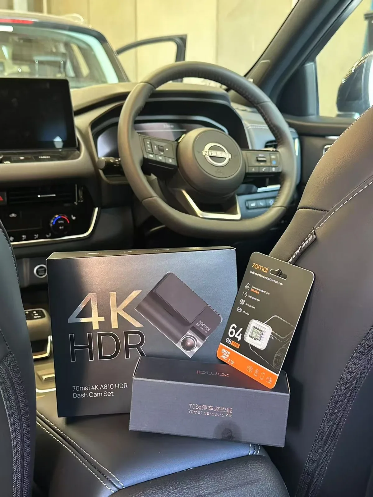 70mai A810 4K HDR dash cam set, hardwire kit and 64 GB memory card inside a Nissan Qashqai